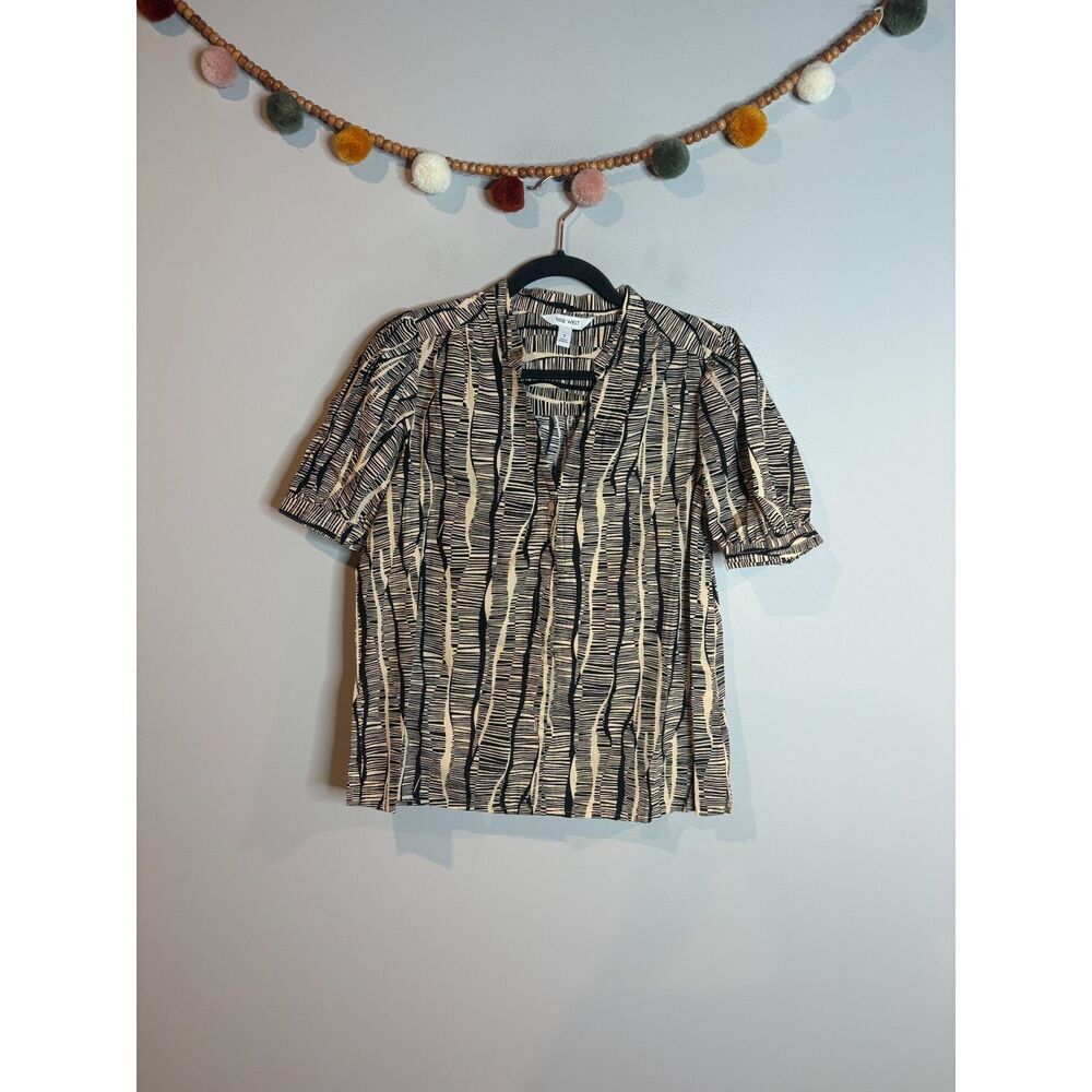 🔆 Nine West black and tan patterned blouse